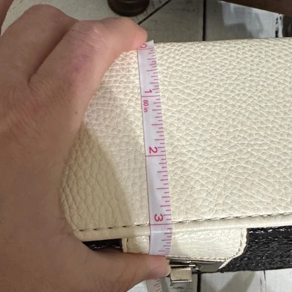 EUC Steve Madden Textured Black and Cream Box Crossbody Bag - Picture 9 of 10